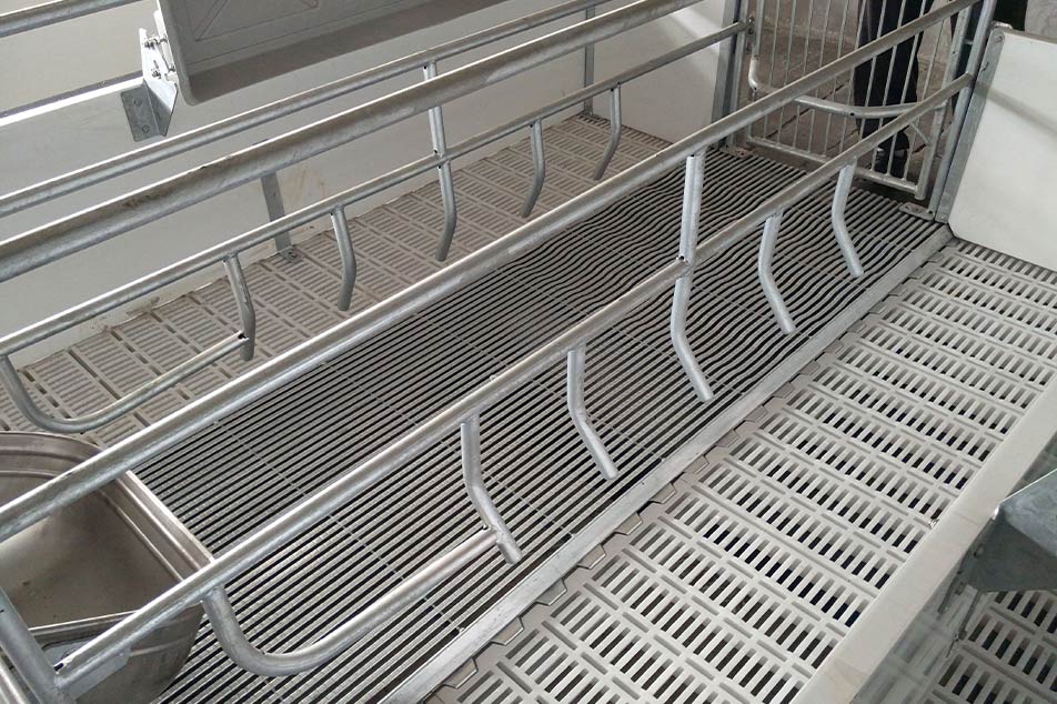 Predstavljamo talne obloge Deba Brothers Galvanized Triangular Bar (TriDEK)