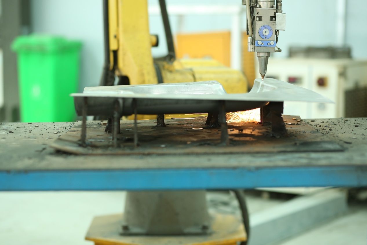 Debabrother Automatic Feed System Doseganje učinkovitega in natančnega transporta